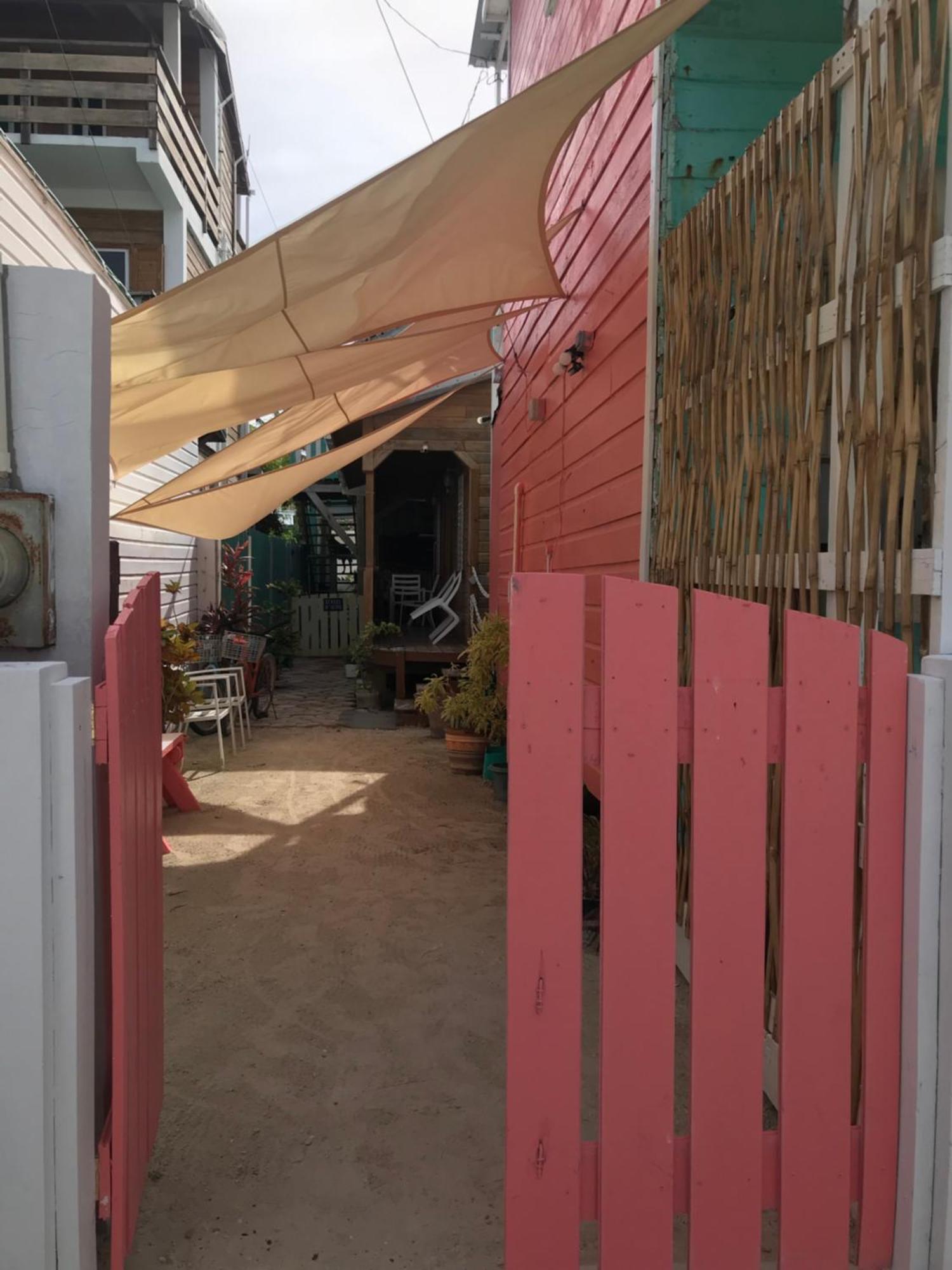 Chila'S Accommodations キー・カーカー エクステリア 写真